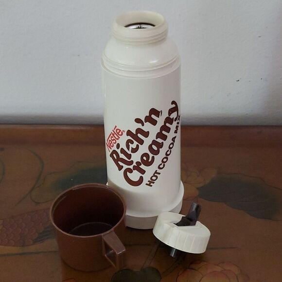 Thermos Nestlé Rich'n Creamy Hot Cocoa Mix Thermos Stopper Cup 14 oz. VINTAGE - Picture 1 of 9